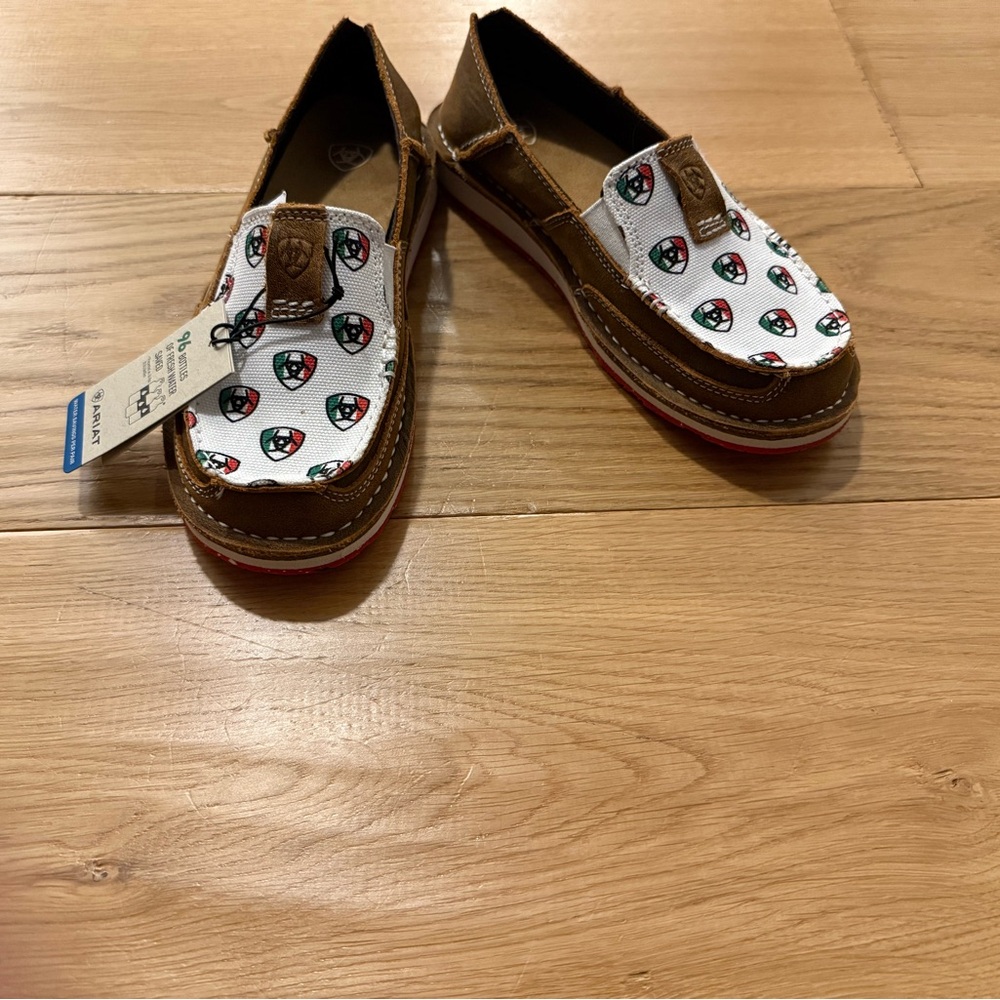 Ariat Cruiser Slip-On Shoes – Caramel / Mexico Print – Women’s Size 6 - Picture 2 of 8